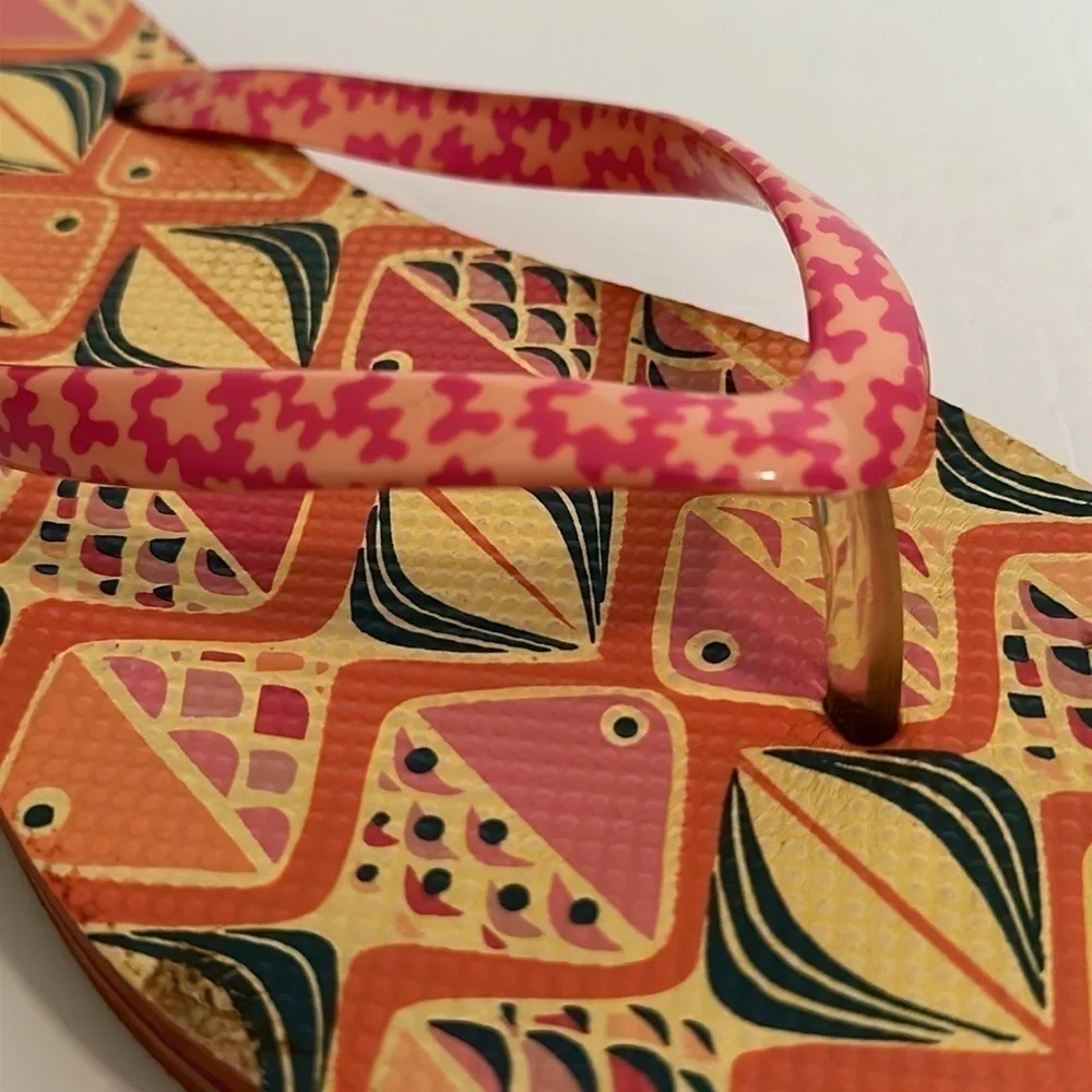 Vera Bradley Coral Go Fish Flip Flops size 7-8 EUC
